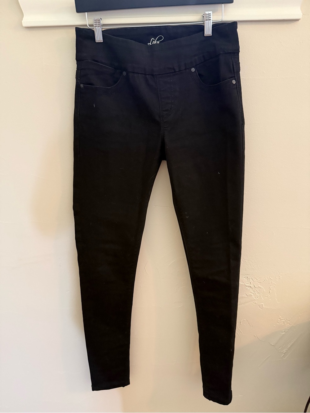 Lola Jeans Anna Mid-Rise Pull On Skinny Jeans in Black